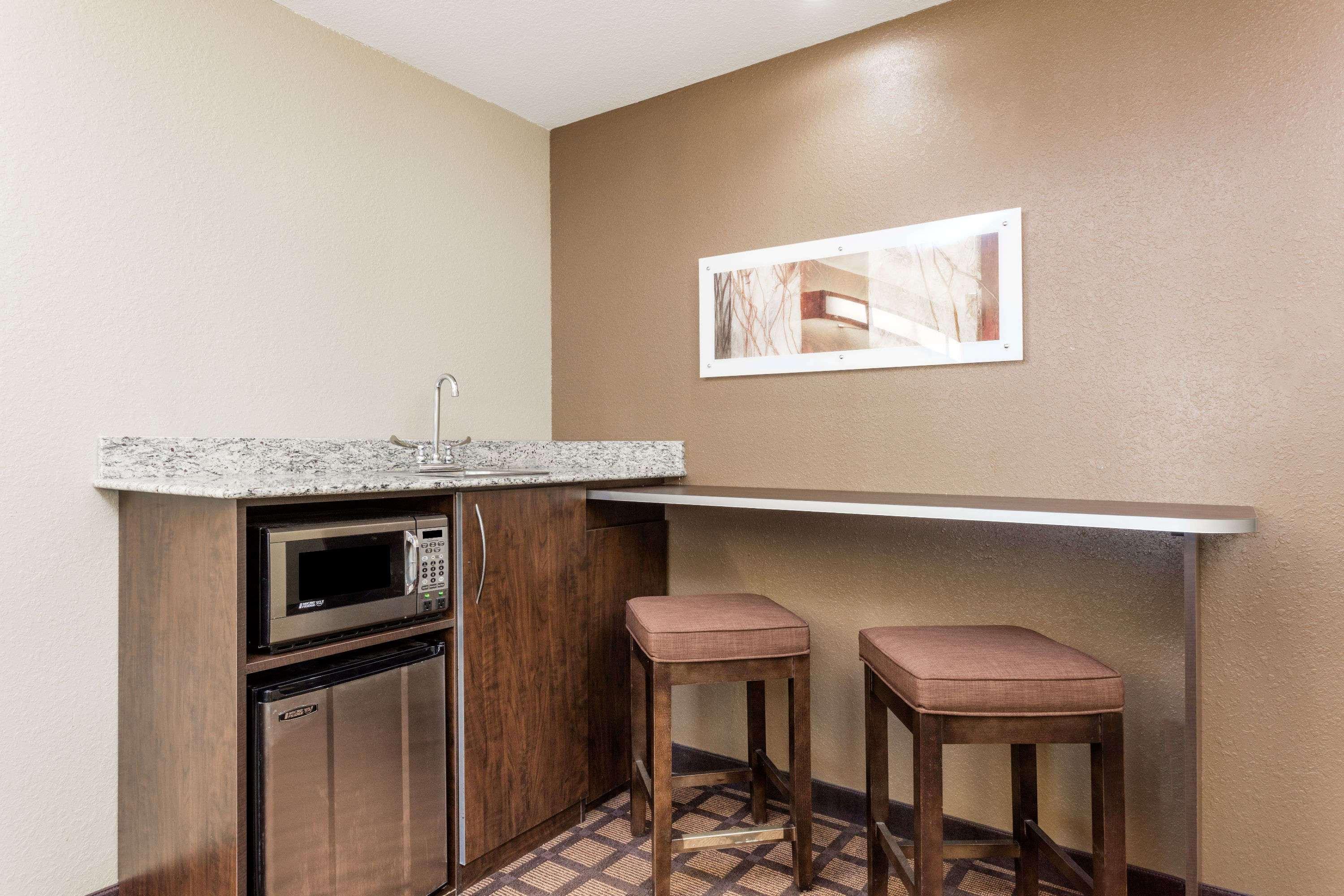 Hotel Microtel & By Wyndham 2*
